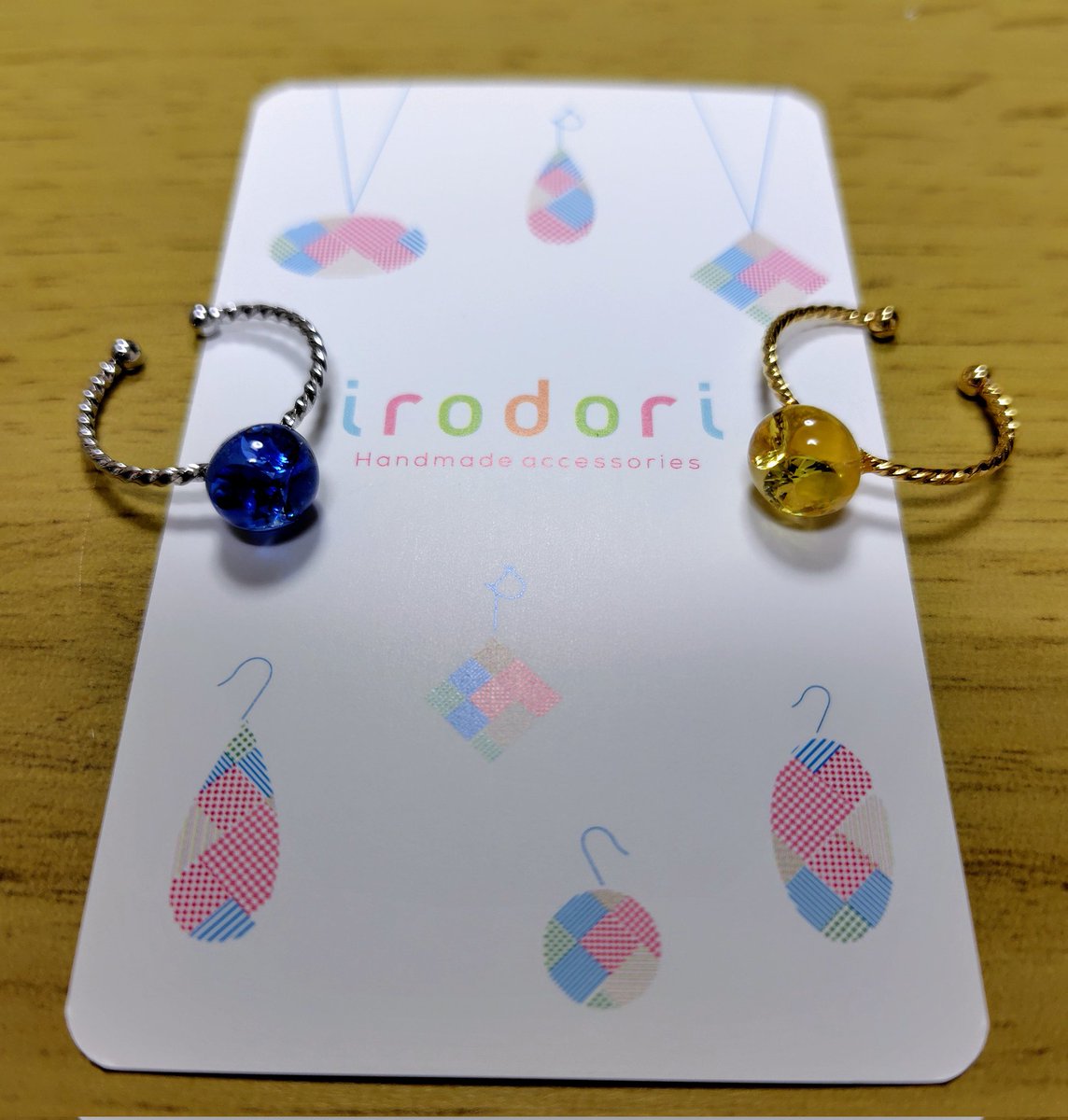 デザフェスお迎えの品⑨
irodoriさんの指輪。一緒にいた友人がネックレスとピアスをお迎えしているお会計中にふと目にとまり、重ね付けしてみたら可愛くてそのままお迎え、その後デザフェスも指輪を着けたまままわりました✨