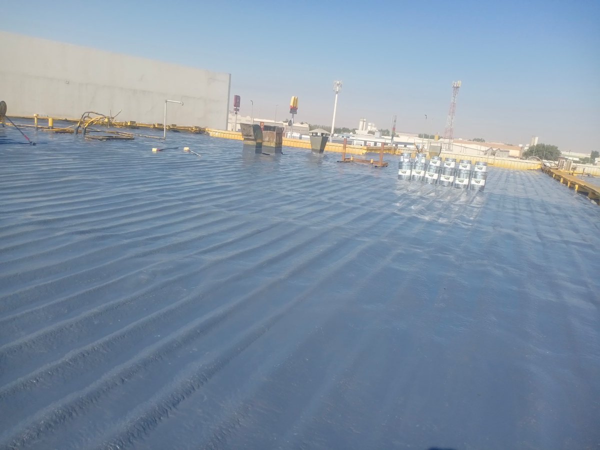 عزل مائي بمادة البولي يوريا الباردة النقية ( مونوسيل )  الهولندية على الفوم الحراري.