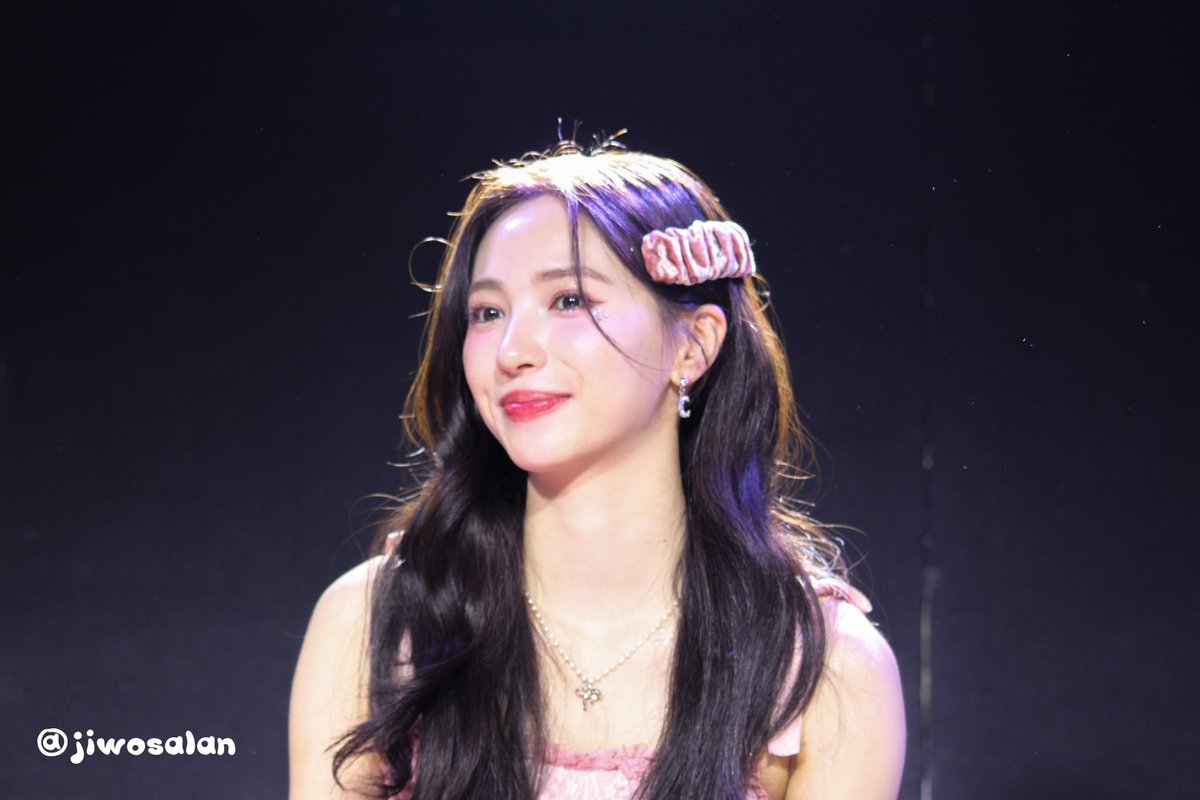 jiwosalan's tweet photo. ❤︎241117  2nd Fan Meeting 2部❤︎

펜미팅 수고했어요〜👸🏼🫶🏻

#허지원 #지원 #HUHJIWON 
#체리블렛 #CherryBullet https://t.co/MAJY7HruKO