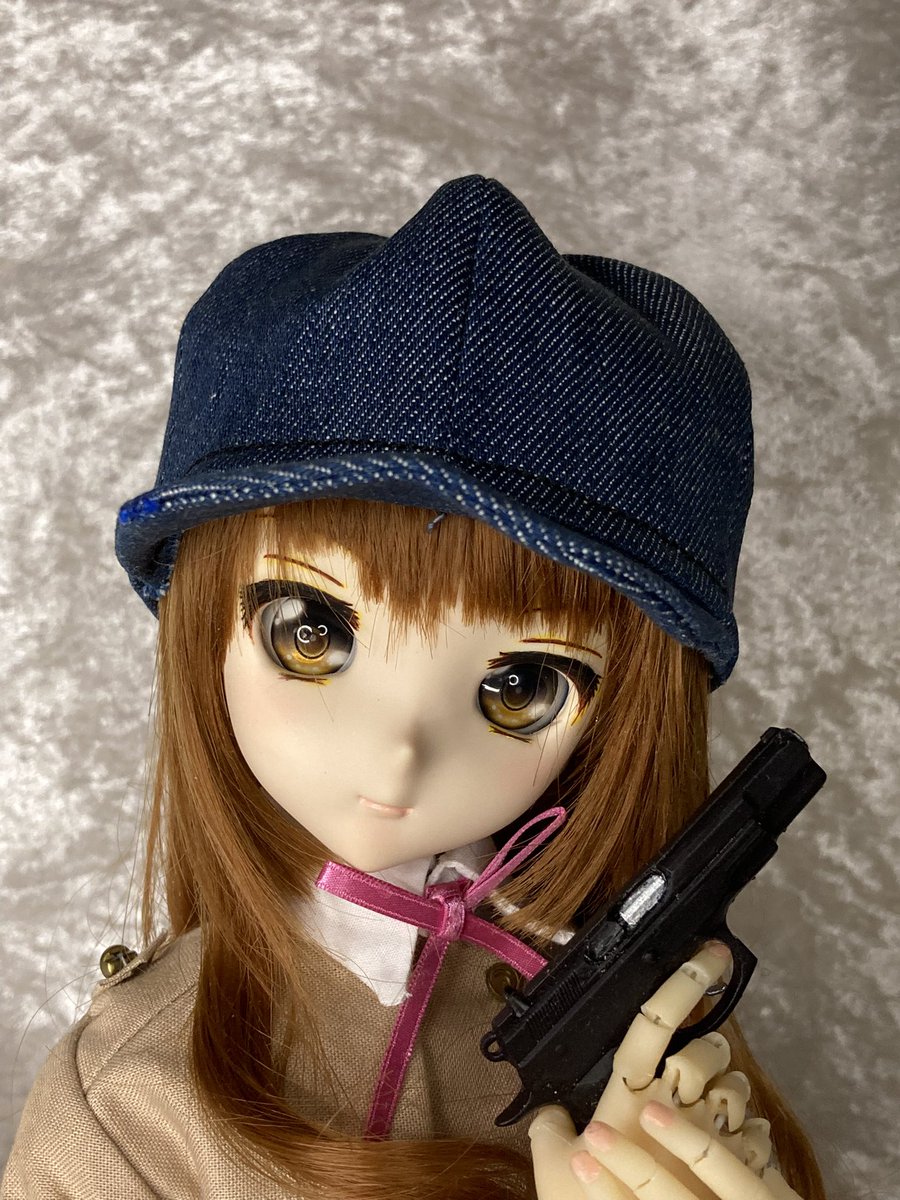 ポニーテールでも被れる帽子を作ってみました。
せっかくデニム生地で作ったので、チョット前にふくさん<a href="/fukuchan201005/">ふく</a> から教えて頂いた方法で色抜きをしました。
ふくさんありがとうございました。
3枚目は色抜きする前の写真です。

美柑ちゃんこの帽子気に入ったかな？