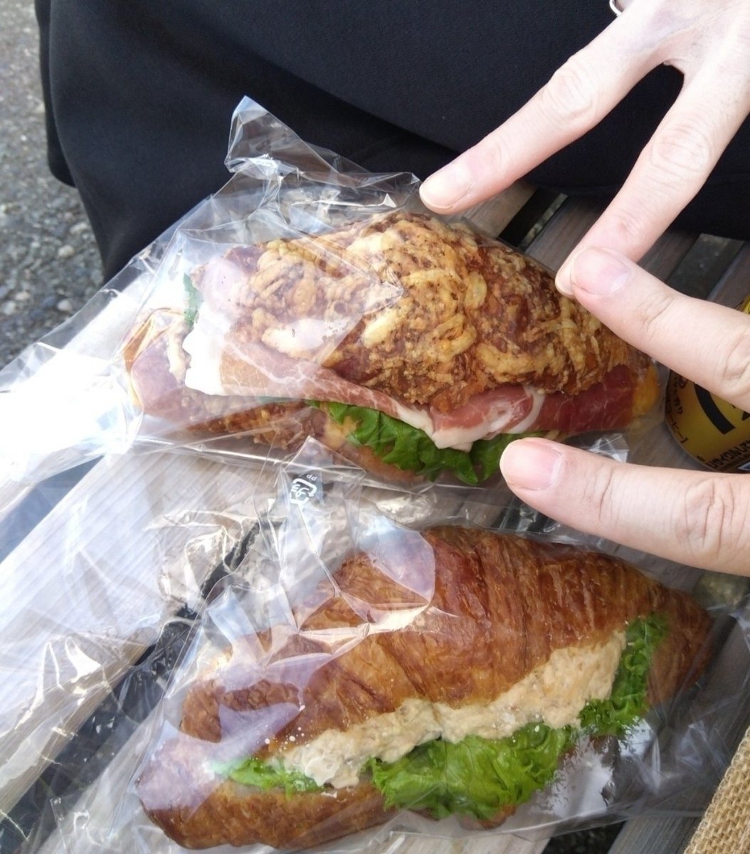 fighter_kousoku's tweet photo. 暖かい陽気に誘われて、裏垢女子さんと海を眺めながらランチ&amp;お散歩デート。お勧めのサンドイッチご馳走様でした🫶 https://t.co/0VoAWCNV3G