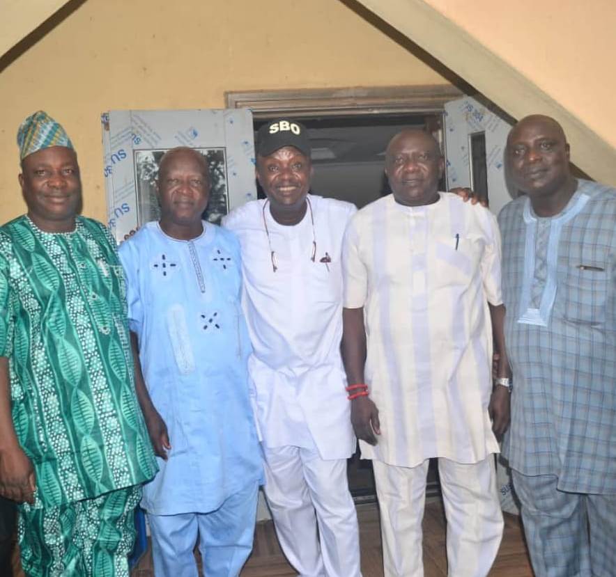 IFE NORTH!
Edun Abon - Moro - Yakoyo - Ipetumodu - Isope -  Ashipa - Iwaro - Akinlalu - Famia - Oyere 1 - Oyere 2 = Ife North United FC