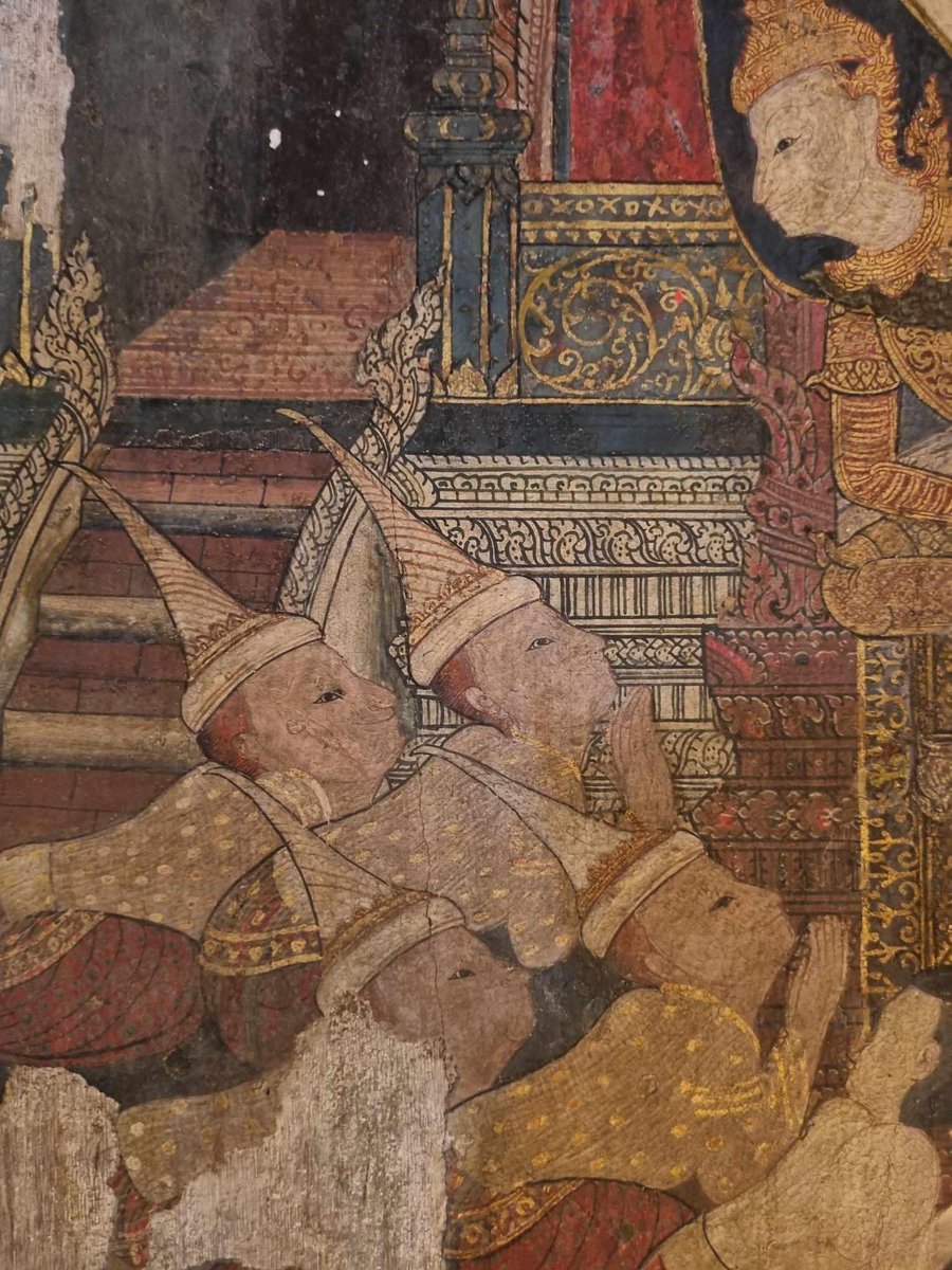 ลอมพอกไม่ใช่ของเขมรและไม่ได้มาจากเปอร์เซีย

อยากจะเขียนมาหลายวันแล้ว เพิ่งจะมีแรงและเพิ่งจะว่างเขียนเรื่อง "ศึกชิงลอมพอก" เพราะเขมรบางคนบอกว่า "ลอมพอกเป็นของเรา" 

ลอมพอกมีอยู่ในวัฒนธรรมเขมรเหมือนกัน แต่ผมเชื่อว่ารับมาจากไทยแน่นอน ดูจากคำเรียกในภาษาเขมรแล้วกันคือ ลมพก (លំផក)