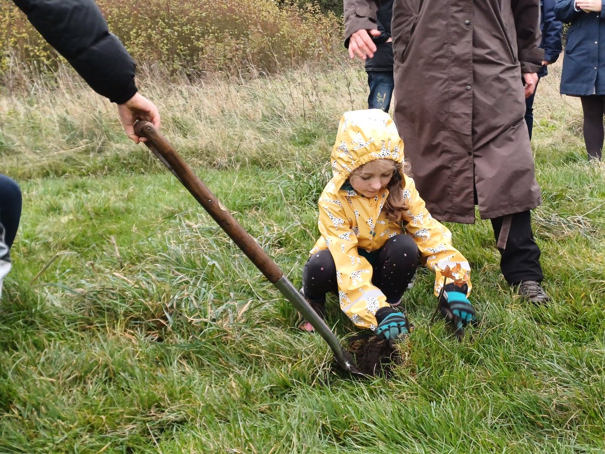 Save Rimrose Valley πππ (@saverimrose) on Twitter photo Today was lovely, culminating in kids planting an oak tree which will hopefully be there for generations to come π We didn't take many pictures so would really appreciate it if you could send us yours. Please can you send them to stu@rimrosevalleyfriends.org
Ta! Today was lovely, culminating in kids planting an oak tree which will hopefully be there for generations to come π We didn't take many pictures so would really appreciate it if you could send us yours. Please can you send them to stu@rimrosevalleyfriends.org
Ta!