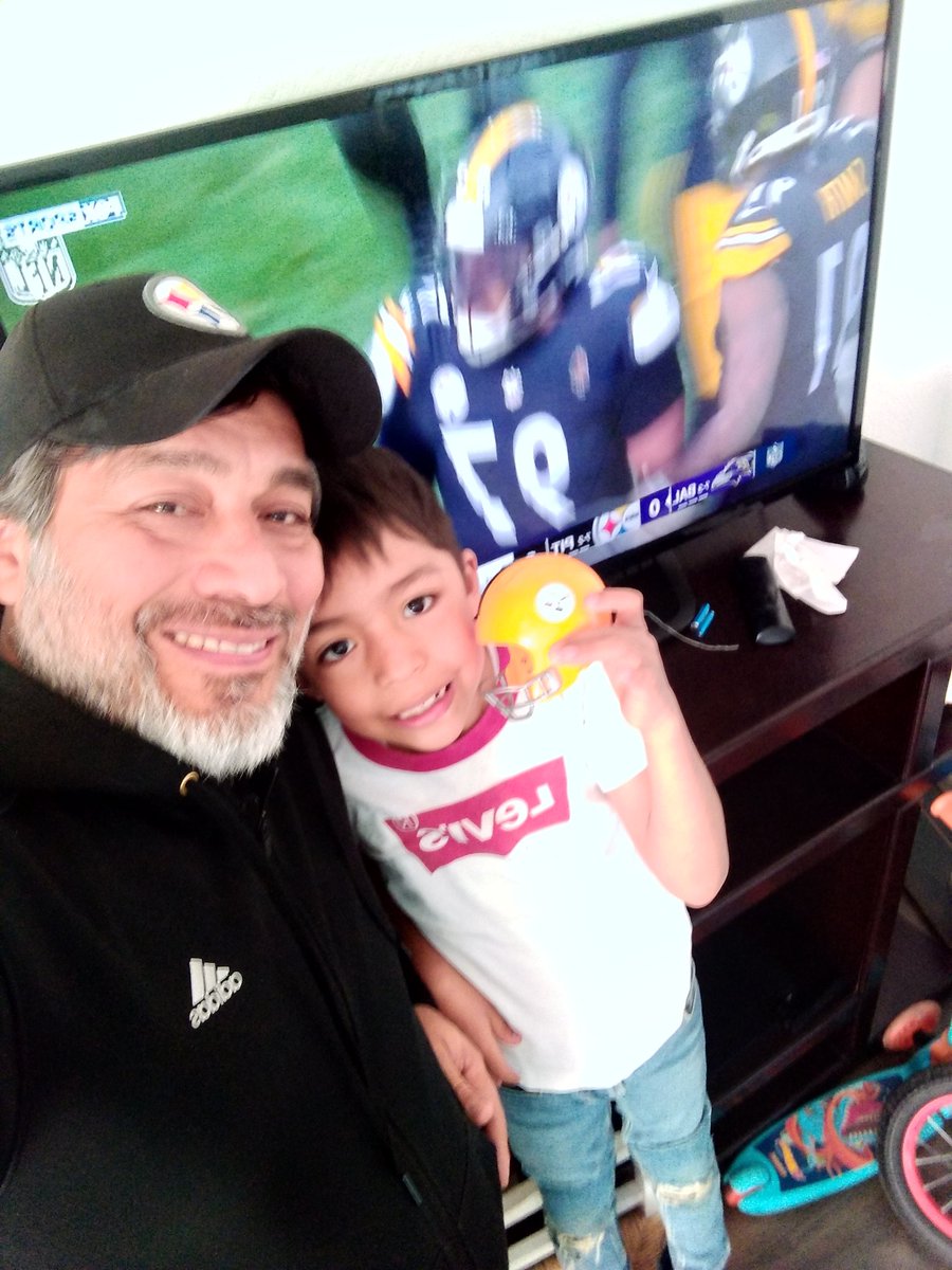 JOsoR20's tweet photo. @FOXImpactoNFL #FOXImpactonNFL #HereWeGo Saludos desde Atizapán Sany &amp; JC. Con todo Steelers https://t.co/Ya5BJJcoVI