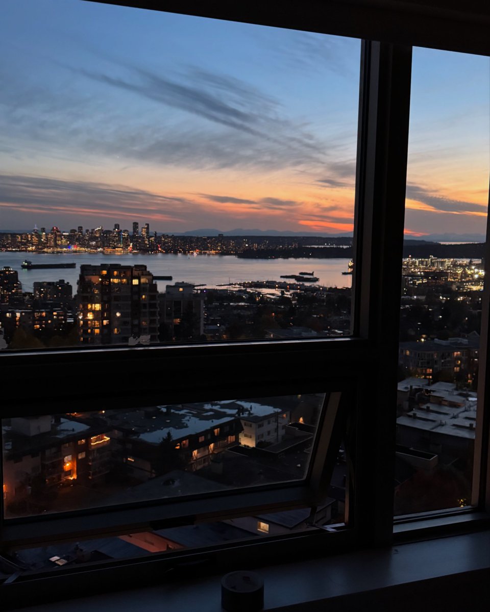 faroukrm's tweet photo. Looking out the window 

#vancouver #canada #view #skyline #ocean #cityviews #water #sky #clouds https://t.co/55Q8l33YZ7