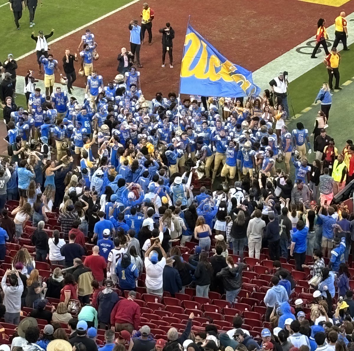 CountdownUCLA's tweet image. IT’S #BEATSC WEEK.

#GoBruins 🐻🩵💛🏈