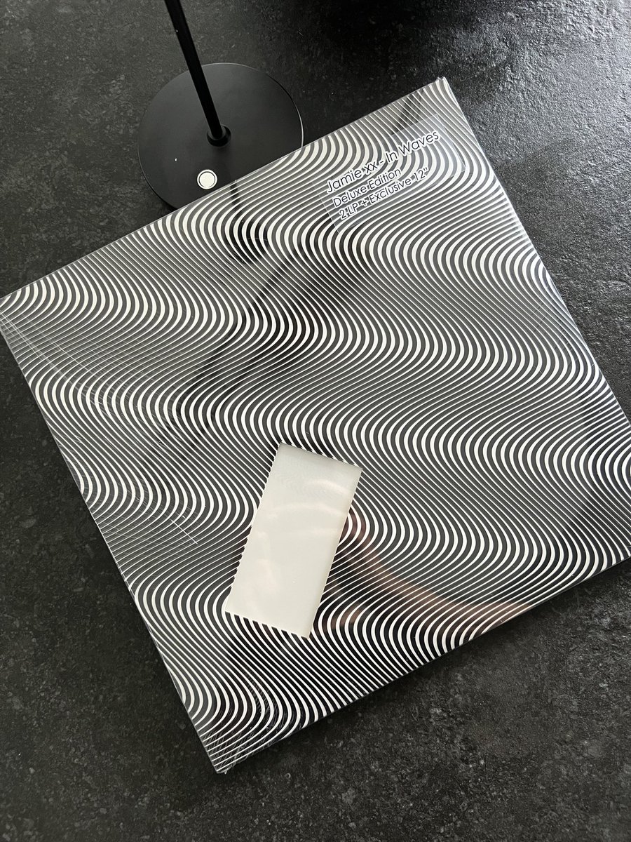 kikiwithkevo's tweet photo. Todays record of the day: “In Waves” 2LP + 12” deluxe by @jamie___xx
⚪️⚫️
#vinylcollection #vinyl #vinylcomunity https://t.co/ni4KDYRL10