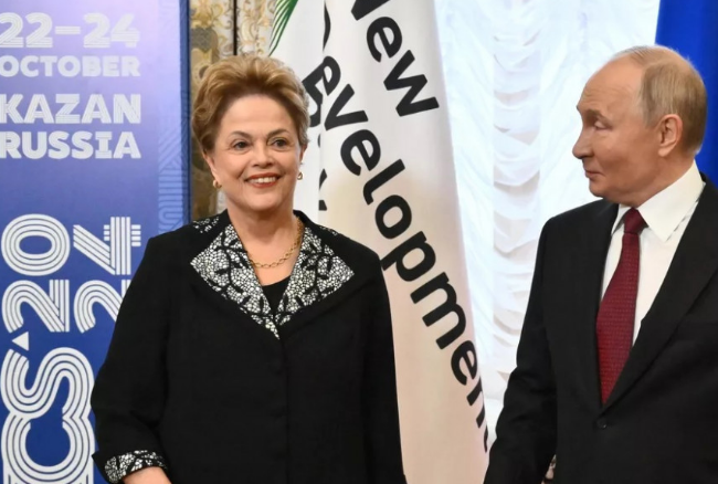 Rogelio2017a's tweet photo. Putin quer manter Dilma no banco do Brics por ela enfrentar briga pela desdolarização. https://t.co/7UuaRCavoL