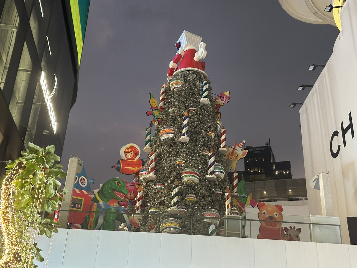 A3 #PTTravel I took these pictures in a Bangkok shopping mall ready for the holidays