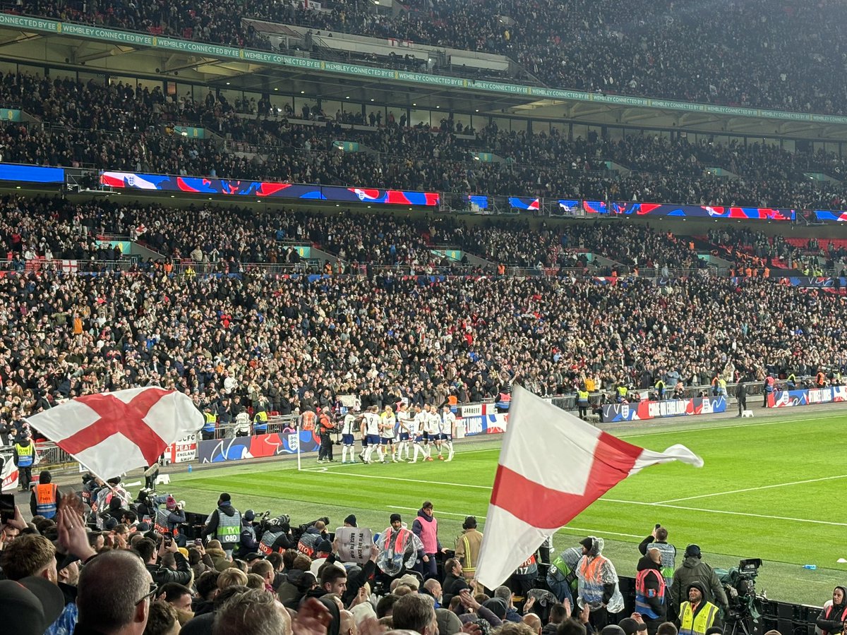 AlfieHouseEcho's tweet photo. Up the Harwood-Bellis 🏴󠁧󠁢󠁥󠁮󠁧󠁿

#SaintsFC https://t.co/Zf575GXQ5L