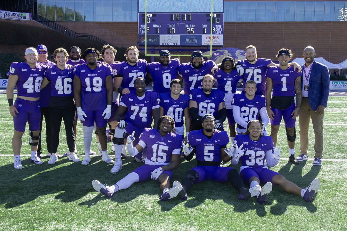 Yesterday we honored our seniors for their contributions and dedication to our program! Thank you Seniors🤝💐

#LOTE #OurTime #CatamountCountry