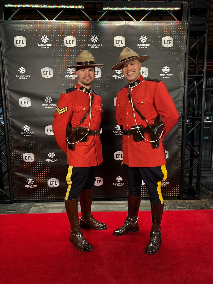 An unforgettable night at the CFL Awards in Vancouver! Our RCMP officers proudly carried the iconic Grey Cup onto the stage, sharing the spotlight with legends and stars. Did you know some CFL athletes trade the field for a badge, joining Canada’s national police force? The bond