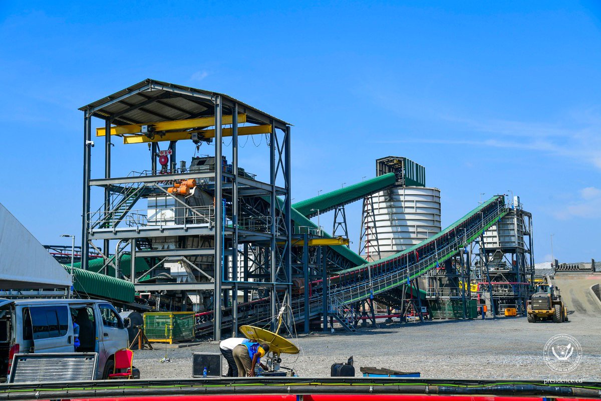 Presidence_RDC's tweet image. #HautKatanga | Au deuxième jour de son itinérance dans le Haut-Katanga, le Président Félix Tshisekedi a relancé, ce dimanche à #Kipushi, la production du Zinc à la mine de KICO( Kipushi Corporation) située à 30 km de #Lubumbashi. 

À l’arrêt depuis 1993, Kico qui est la mine de