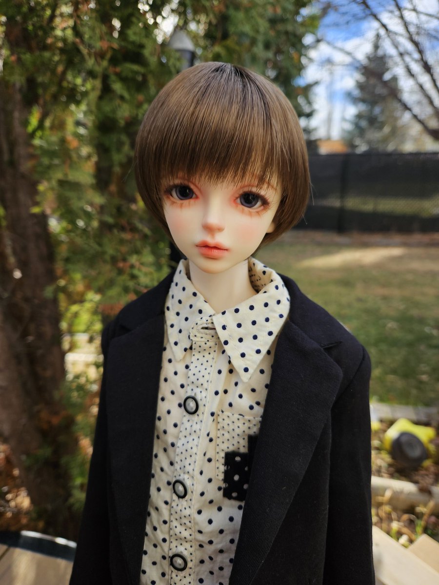 Puupurin2's tweet photo. ついにChoyoに名前がつきました!聲優花江夏樹が好きなので、彼の名前はなつきです!夏樹の漢字は柔らかくて美しく、よく似合います!
自分の名前がついたことを祝って、金木くんの手振りをする🤘 (中二病)
#switchchoyo #switchbjd #sng #うちのこかわいい https://t.co/I8yutQEn5f