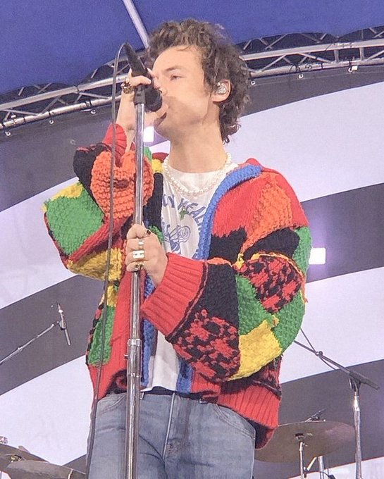 Massharry2's tweet photo. 00.00 #harrystyles https://t.co/xiHr4yTPPs