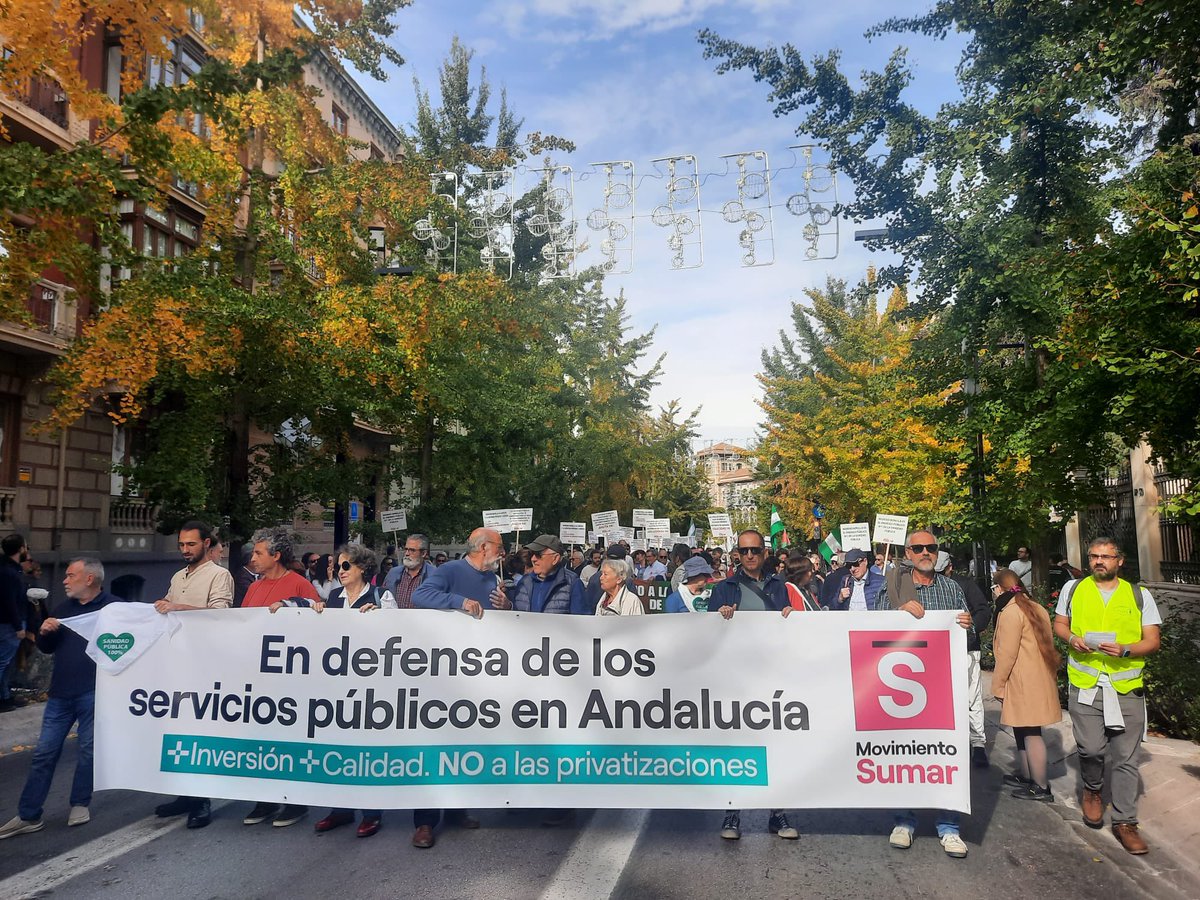 Hoy nos hemos manifestado en #Granada en defensa de la #SanidadPública en #Andalucía frente a las políticas del <a href="/ppandaluz/">PP de Andalucía</a> y <a href="/JuanMa_Moreno/">Juanma Moreno</a> Por la mejora de la Atención Primaria y la reducción total del tiempo de espera para una intervención. La
Sanidad se defiende, no se vende!