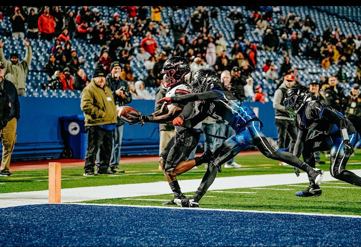 couldn’t of asked for a better senior szn wouldn’t change nothing about it frm august until now things probably ain’t go in our favor but i enjoyed every second of it week by week… 7️⃣engendary to be continued…. #running4dae