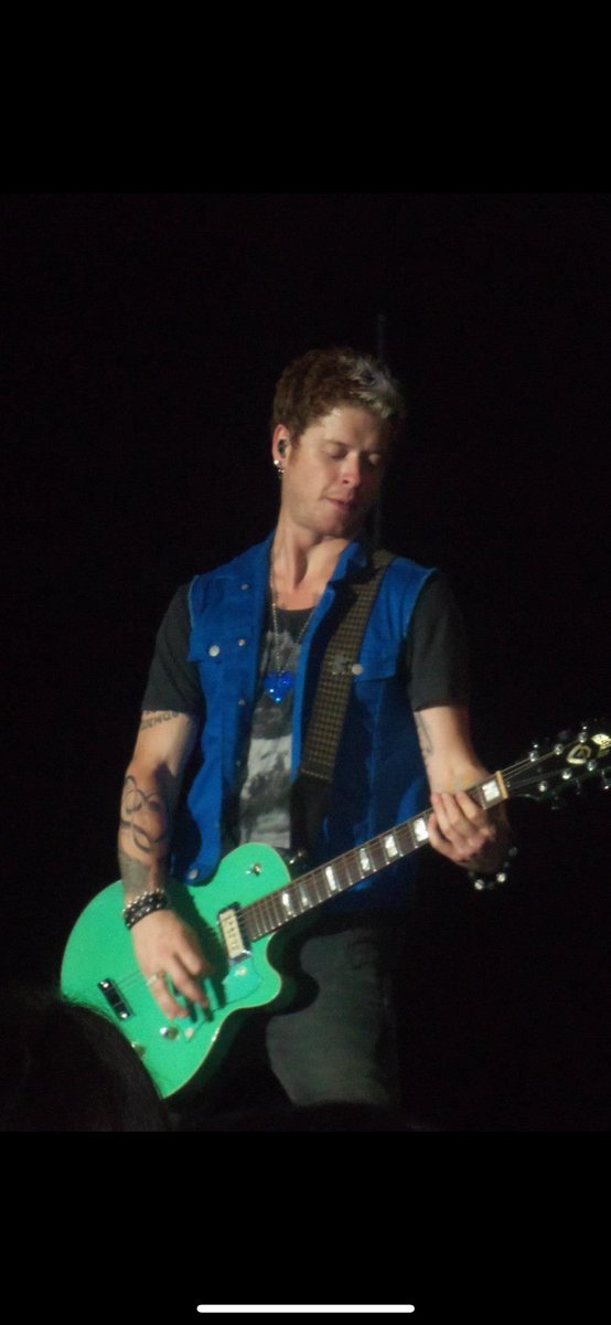 Elizabeth tweet media