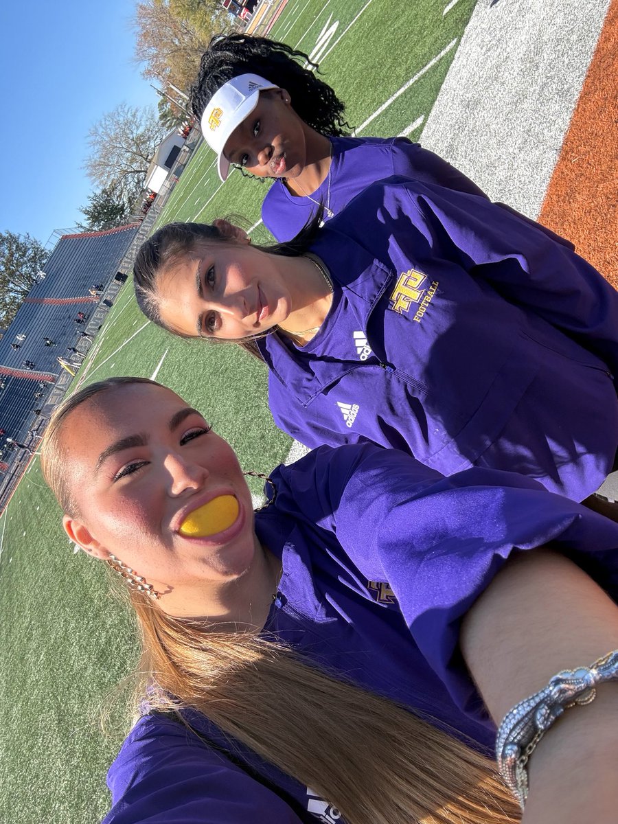 AvaRainone's tweet photo. Orange you glad it’s victory Sunday🍊
#wingsup🤙🏼 https://t.co/1FqGklbUPk
