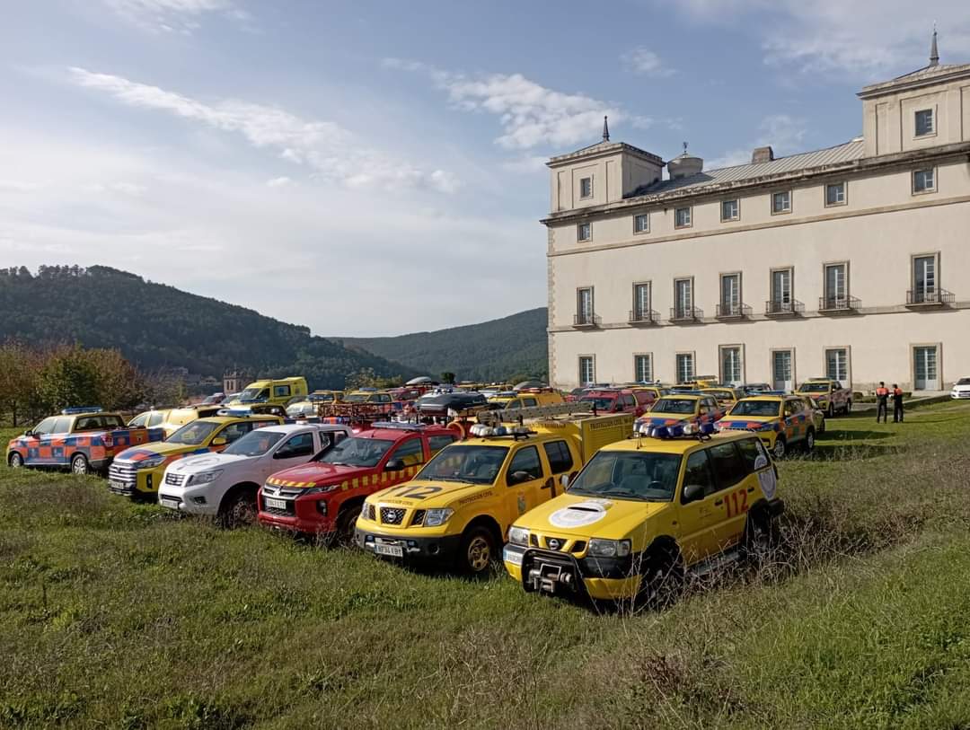 Hoy hemos estado con las agrupaciones de la provincia en el XXV encuentro en Arenas de San Pedro, que festejaban su 30 aniversario. 
Gran día como siempre compartiendo tiempo con vosotros.
Además hemos estado en las fantásticas Cuevas de el Águila en Ramacastañas.