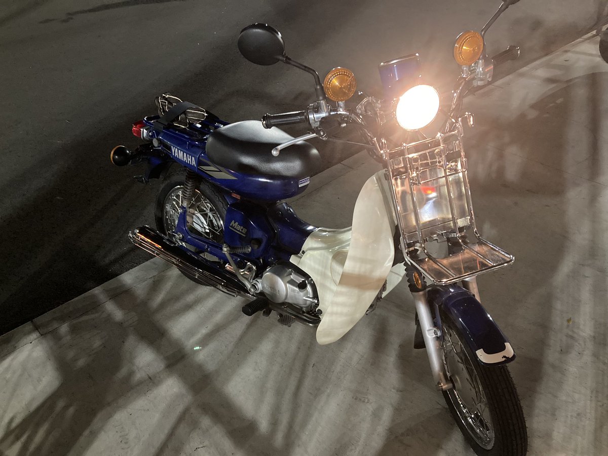 cametetsu's tweet photo. ヤマハのカブこと、メイトのレストアがおおむね終わったので、試乗してみた。

見た目はともかく、「���ブ」ではない感じ。

バランサーシャフト入りの2段クラッチエンジンで、カブみたいなトコトコ感というより、昔の電車のみたいに、うなるモーターって感じのフィーリング。

これもまたおもしろし。 https://t.co/iIsAn7Eq8p