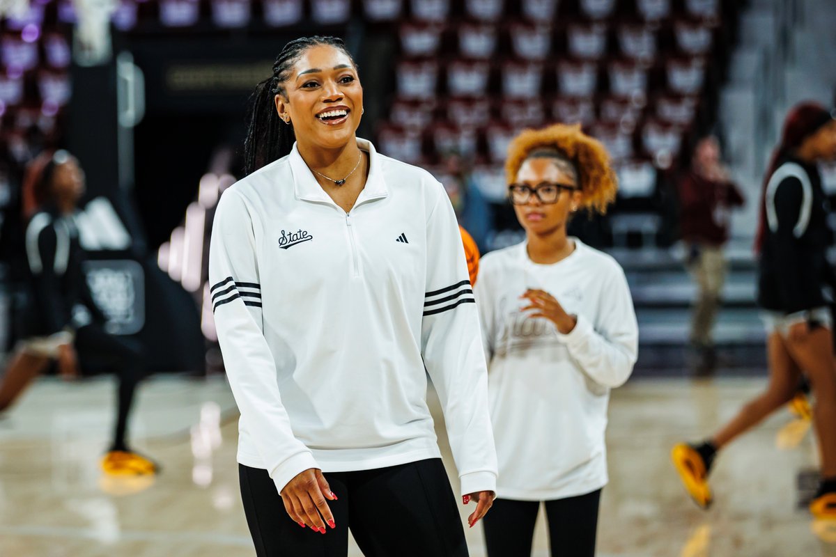 Happy birthday Coach, <a href="/VictoriaVivians/">Victoria Vivians</a>!! 🎉

#HailState