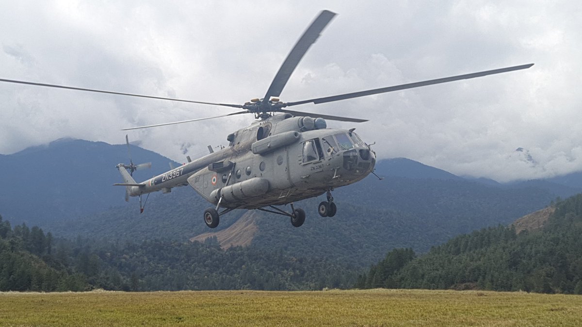 DDIndialive's tweet photo. Glimpses from Exercise Poorvi Prahar by the Indian Army, showcasing operational readiness in the northeastern states, including Arunachal Pradesh and Assam.
#IndianArmy #ExercisePoorviPrahar #EasternCommand https://t.co/AWEKZlCYdk