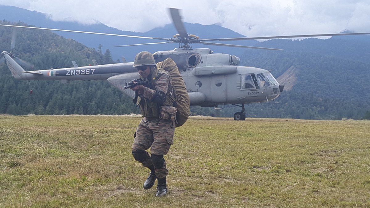 DDIndialive's tweet photo. Glimpses from Exercise Poorvi Prahar by the Indian Army, showcasing operational readiness in the northeastern states, including Arunachal Pradesh and Assam.
#IndianArmy #ExercisePoorviPrahar #EasternCommand https://t.co/AWEKZlCYdk