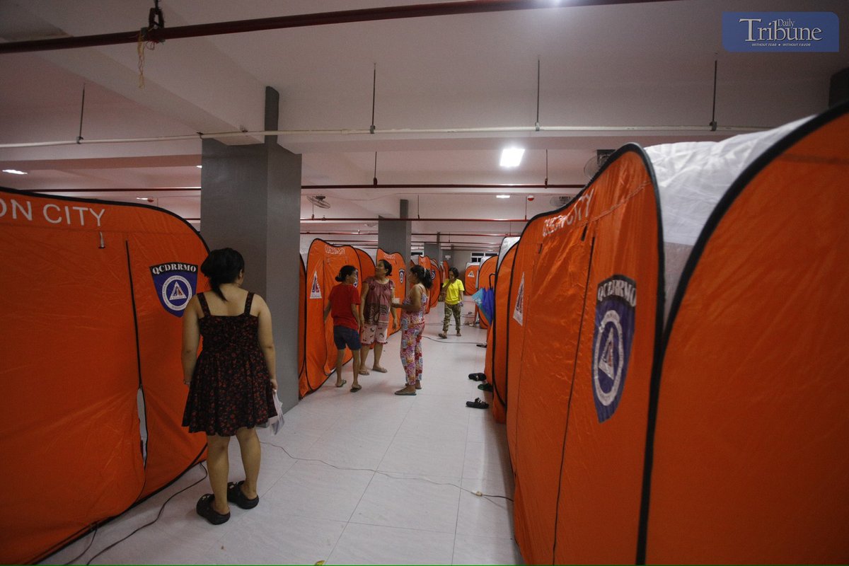 tribunephl's tweet image. LOOK: 184 families were evacuated to Bagong Silangan Evacuation Center in Quezon City on Sunday to prevent casualties due to the overflowing of nearby Marikina River after #PepitoPH hit Metro Manila. |  via Aram Lascano 

#DailyTribune #EvacuationCenter