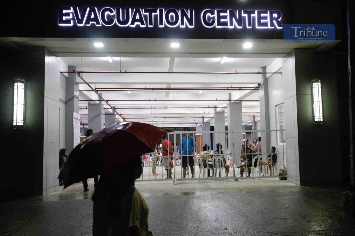 tribunephl's tweet image. LOOK: 184 families were evacuated to Bagong Silangan Evacuation Center in Quezon City on Sunday to prevent casualties due to the overflowing of nearby Marikina River after #PepitoPH hit Metro Manila. |  via Aram Lascano 

#DailyTribune #EvacuationCenter