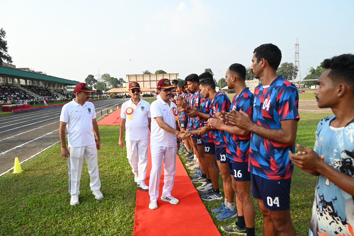 BSFNBFTR's tweet photo. Inter Frontier Volleyball, Basketball, Handball & Table Tennis Competitions 2024 concluded with a grand ceremony. Chief Guest Sh Soorya Kant Sharma, IG @BSFNBFTR distributed medals & prizes to winners.Congratulations to all participants for their remarkable performances! #TeamBSF https://t.co/WGDBKSMytY