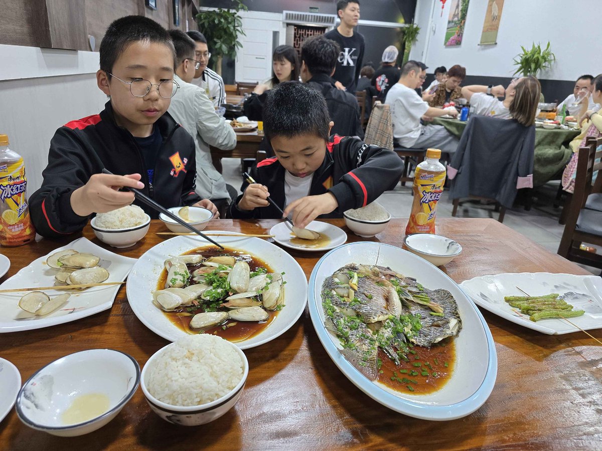 6-2-1 finish at LAIC, tied my win and in. Still happy with Top 16 in my 1st major tournament as a senior. There's still a lot more I can improve on as a senior.

Congratulations to my little brother <a href="/NinjadamonNZ/">Ninjadamon</a> on the Top 4 finish in VG 

Love the seafood here.