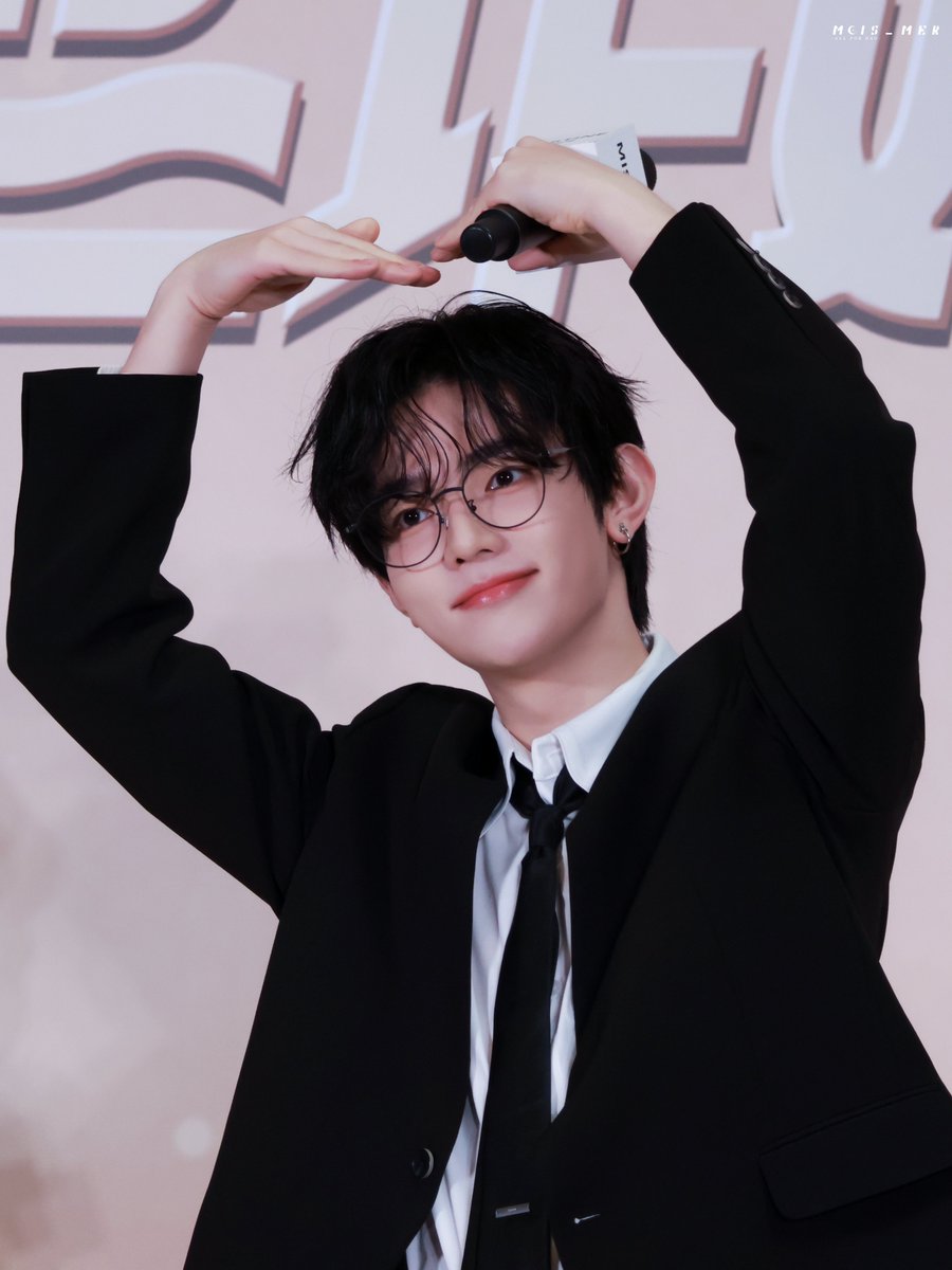 mer_mois0725's tweet photo. 241109 MISTINE HQ

#장하오 #ジャンハオ #ZHANGHAO 
#章昊 
#ZEROBASEONE  #ZB1 #제로베이스원 https://t.co/uAYhFpHyqx