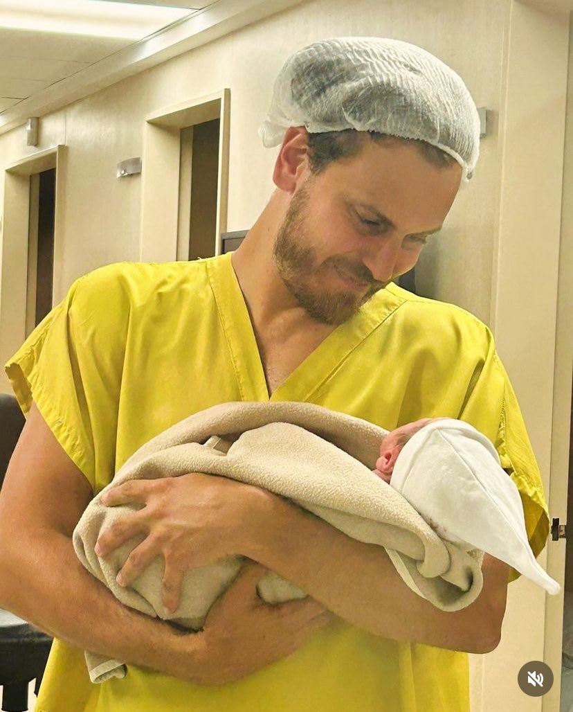 nació el bebito más esperado por la generación criada por casi angeles y patito feo