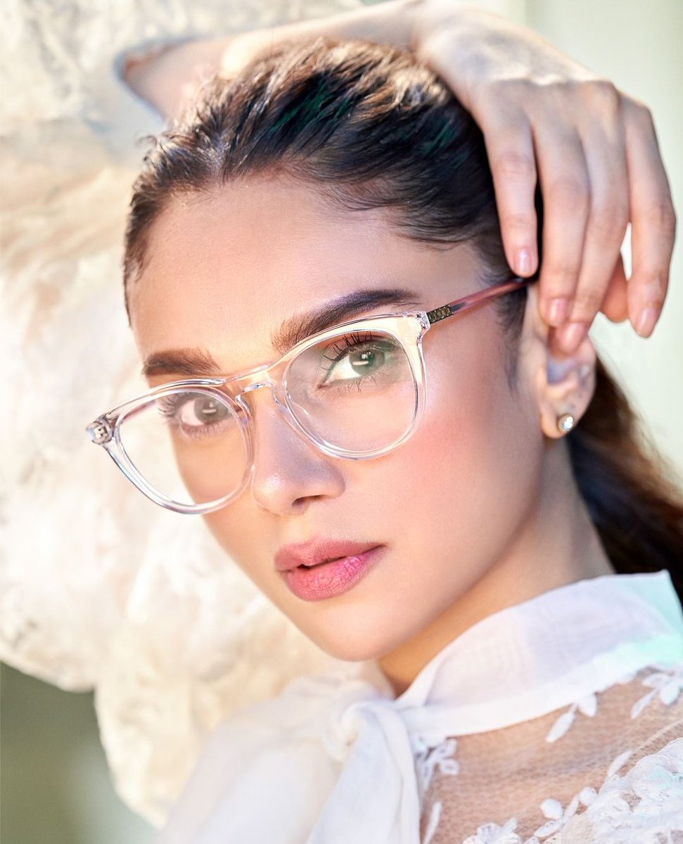 digitalyashwan1's tweet photo. Gorgeous Aditi Rao Hydari for John Jacobs Eyewear 🤓

#AditiRaoHydari https://t.co/AamYkrV69i