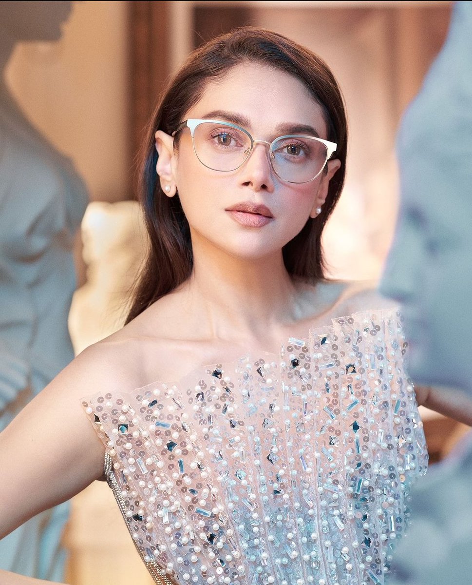 digitalyashwan1's tweet photo. Gorgeous Aditi Rao Hydari for John Jacobs Eyewear 🤓

#AditiRaoHydari https://t.co/AamYkrV69i
