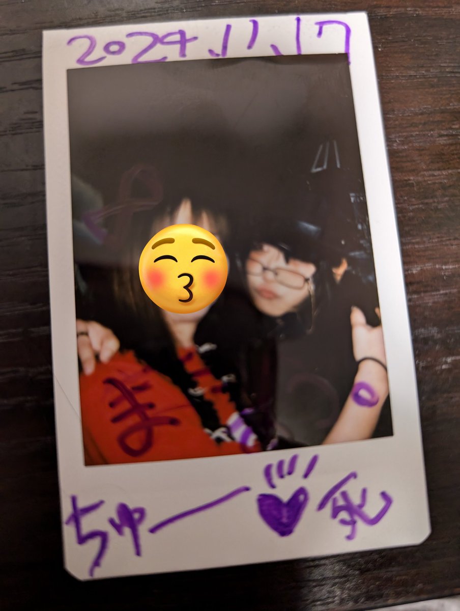 gyahuuuuun's tweet photo. ヘブンス最高だったー今日撮ったチェキ達、カゲロン、花様、MC481屋ちゃん！連日足を駆使したんで今は歩くだけでも足裏痛い😣
寝ないと行けんからライブ感想は明日書こう！とにかく楽しかった！頭ベトベトw https://t.co/M1mYzqK5zd