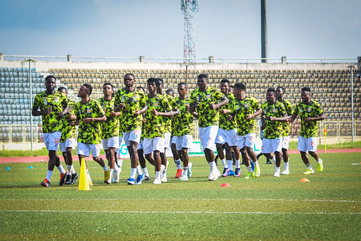 ssstarsupdates's tweet photo. WARM UP:
Final preparations…..

@SunshineFCAkure 🆚 @LobiStars 

Kick off soon 🔜🤩

🟠⚪️🔵✨
#NPFL25 // #SUNLOB // MD 1️⃣2️⃣
#OwenaWhales
#SunshineStarsUpdate https://t.co/izzqYkjh7G