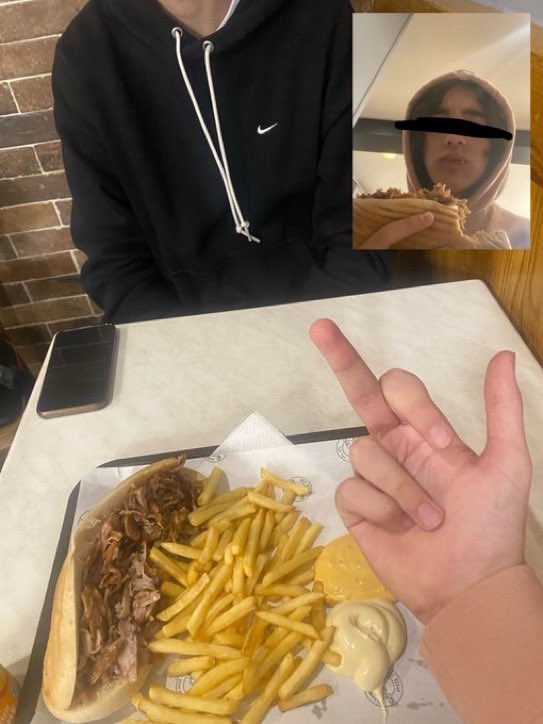 RvpLand's tweet photo. 🥙 CONCOURS 🥙

Tente de gagner un menu grec avec canette 

𝗣𝗼𝘂𝗿 𝗽𝗮𝗿𝘁𝗶𝗰𝗶𝗽𝗲𝗿, 𝗰'𝗲𝘀𝘁 𝘀𝗶𝗺𝗽𝗹𝗲 :
➜ RT ce tweet
➜ Follow @rvpland 
➜ Tag un ami qui te regardera manger en commentaires 

T.A.S ce soir à 21H https://t.co/ObNV5Z6c9T