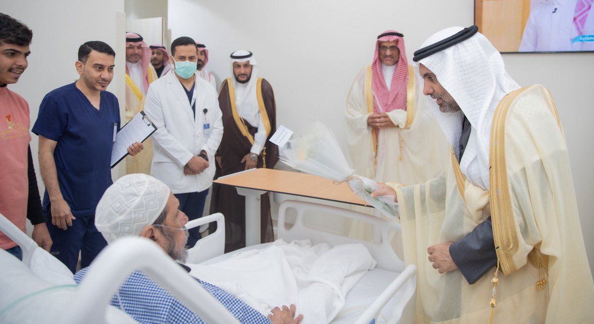 FahadAlJalajel's tweet photo. في عسير الجبال الشامخة والقيم الراسخة #القمم_والشيم

كان لي الشرف حضور افتتاح سمو أمير منطقة عسير لـ 35 مشروعًا صحيًّا بتكلفة مليار ومائتي مليون ريال بالإضافة إلى زيادة في السعة السريرية بمقدار 700 سرير؛ سعيًا لتقديم رعاية صحية شاملة ومتكاملة بالمنطقة.
كما تفقدتُ عددًا من المنشآت الصحية للاطلاع على جودة و كفاءة الخدمات المقدمة.
وسعدت أثناء الزيارة بلقاء عدد من الأهالي الكرام واستمعت لآرائهم وتطلعاتهم فيما يتعلق بتطوير و تعزيز الرعاية الصحية بالمنطقة.