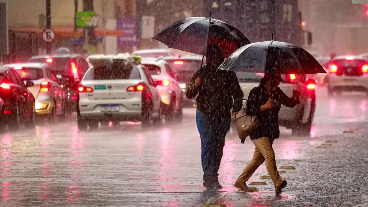 metsul's tweet photo. ⚠️ AVISO | Chuva no Sul do Brasil será frequente nesta semana com alguns temporais. Faixa entre o Rio Grande do Sul, Santa Catarina e o Paraná pode ter elevados volumes. Leia a nossa análise e veja mapas. ▶️ https://t.co/PdHVy48yng https://t.co/X1kduPT3zi