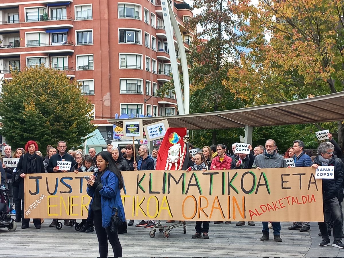 oeebizkaia's tweet photo. 🌍 KONTZENTRAZIOA-BIJILIA krisiaren biktimekin elkartasuna justizia klimatiko presazkoa eta globala!
Manifestua 👉🏾 https://t.co/V7mnXmYiu2
#COP29 #DANA https://t.co/n5nEWAke5d