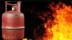 কাশিমপুরে সিলিন্ডার বিস্ফোরণে নারীসহ দগ্ধ ৪