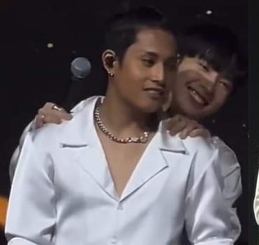 kudingnijah_77's tweet photo. @dejuicehoypo Parang sila ba? https://t.co/yqE5IfToHz