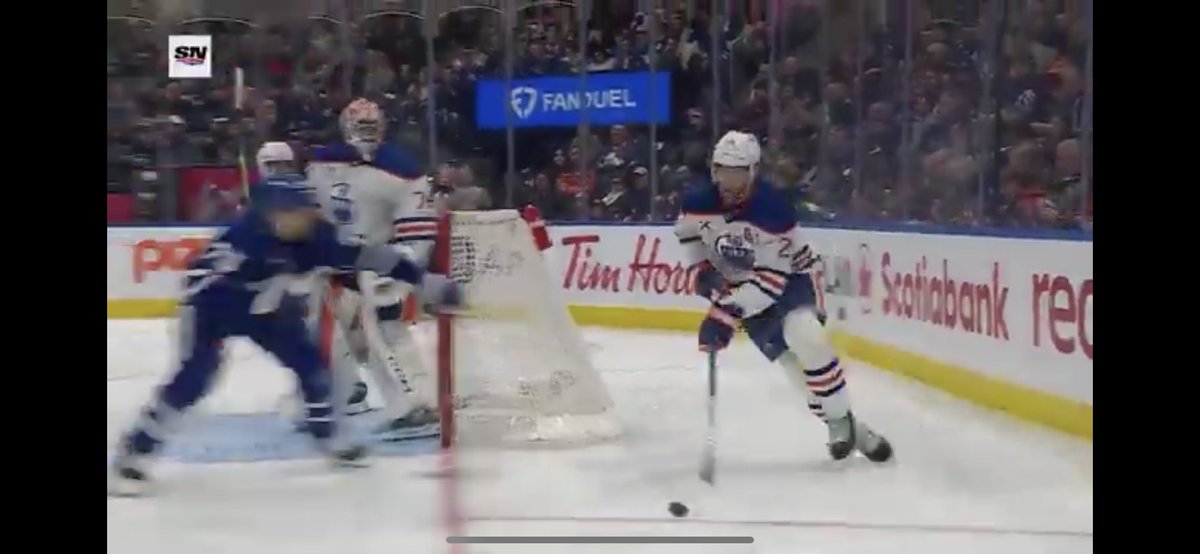 nuttishdraw's tweet photo. @iamfra5er @spittinchiclets Dumbass https://t.co/6BN7xU70Mu