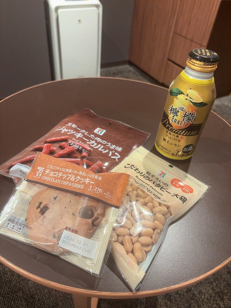 serina_mene's tweet photo. いつもお酒持ってきてくれて飲ませてくれる仲良しのお兄様🍻🥳アリガトウ💓💓

あ、飲むのも好きです🎀🎀
チューハイしかのめへんけど🙄笑 https://t.co/YCmPgCod0O