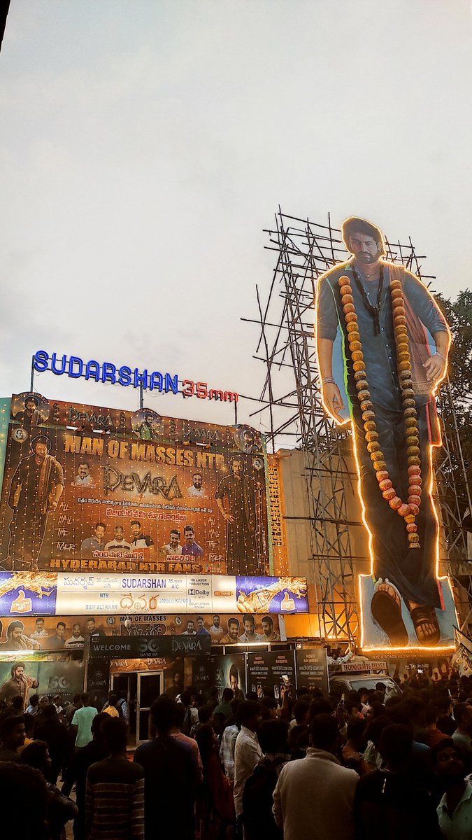 Irannapasaladi's tweet photo. 💥⚓ DEVARA 50 DAYS CELEBRATION 💥⚓#Devara50DaysCelebrations #Devara #50DaysForDevara #JrNTR #tarak9999 #DevaraMovie #Devara ⚡️🔥🦁#ManOfMassesNTR 💥#DevaraMovie #Sudharshan35mm #BlockbusterDevara #Devara50Days ⚓🔥 #DevaraFarewellShows 💥 #devarathandavam💥👑🔥 https://t.co/wkGUM8qFI9