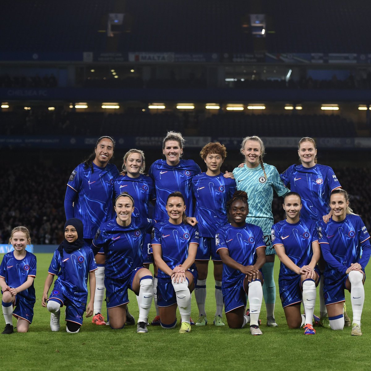 CFCFoundation's tweet photo. Leading the next generation. 🌟
 Yesterday, @ChelseaFCW were joined by two participants from the Inspire Her programme. 💙
 Our five-year mission to empower girls through football, in partnership with @NikeLondon. 🤝 https://t.co/aR7eOYrBj3