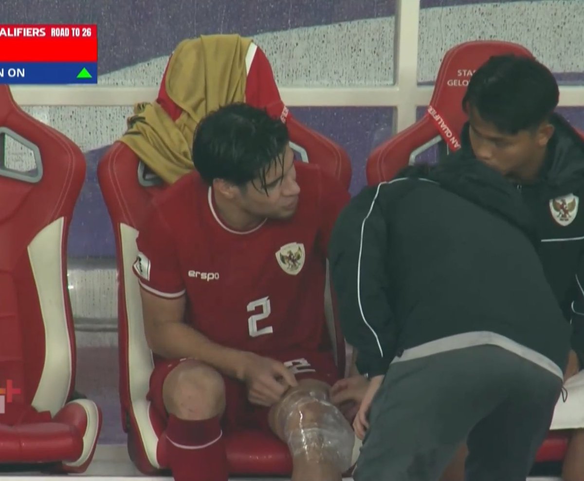 idextratime's tweet photo. 🚨 JUST IN : Kevin Diks absen di sesi latihan timnas Indonesia malam ini karena cedera, ia kemungkinan tidak bisa bermain di laga vs Arab Saudi. 😿 https://t.co/Aiv4kBzuUG